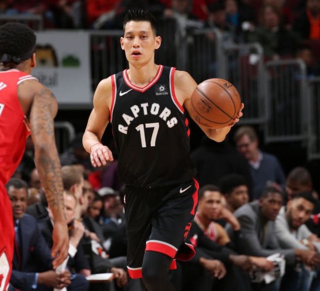 比赛结束后,掌声雷动,赢家笑逐颜开 比赛结束后,掌声雷动,赢家笑逐颜开