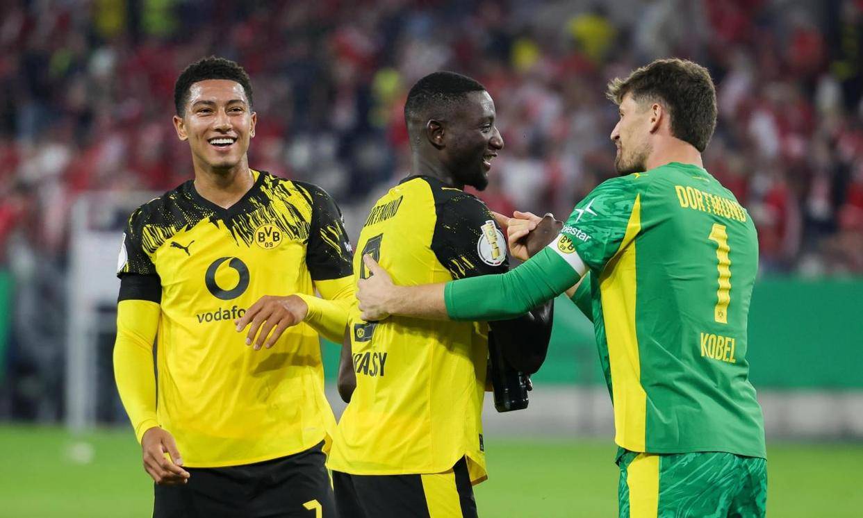 关于曼城横扫韩国，苏亚雷斯状态火热的信息